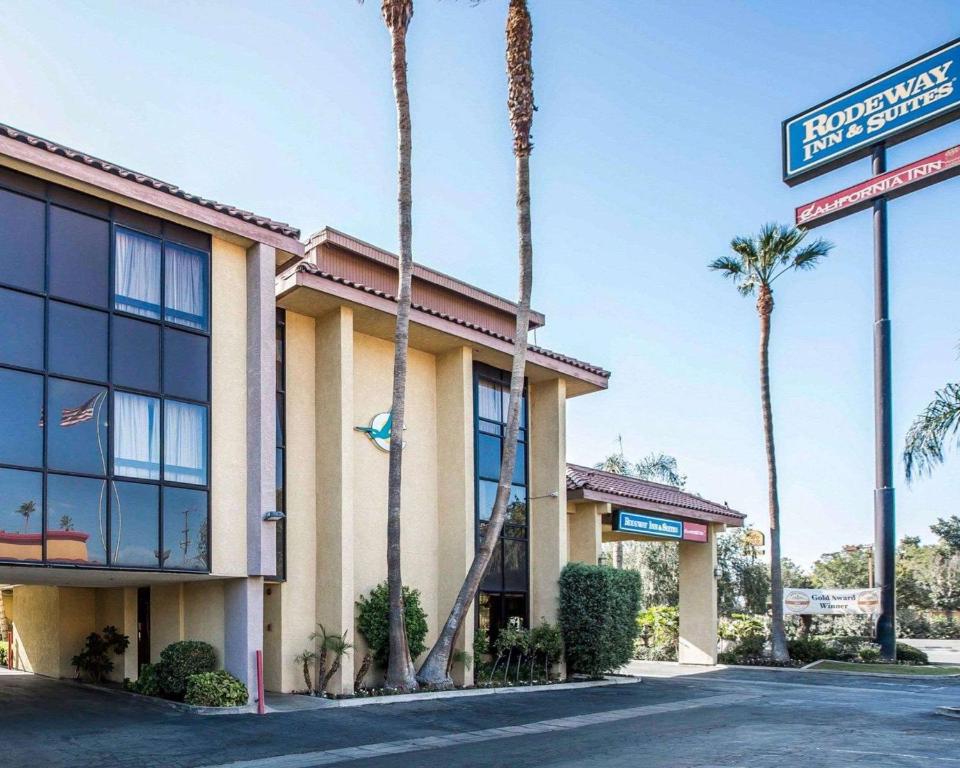 Rodeway Inn and Suites Bakersfield - main image