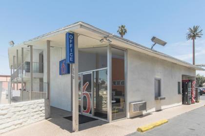 Motel 6 Bakersfield - image 2