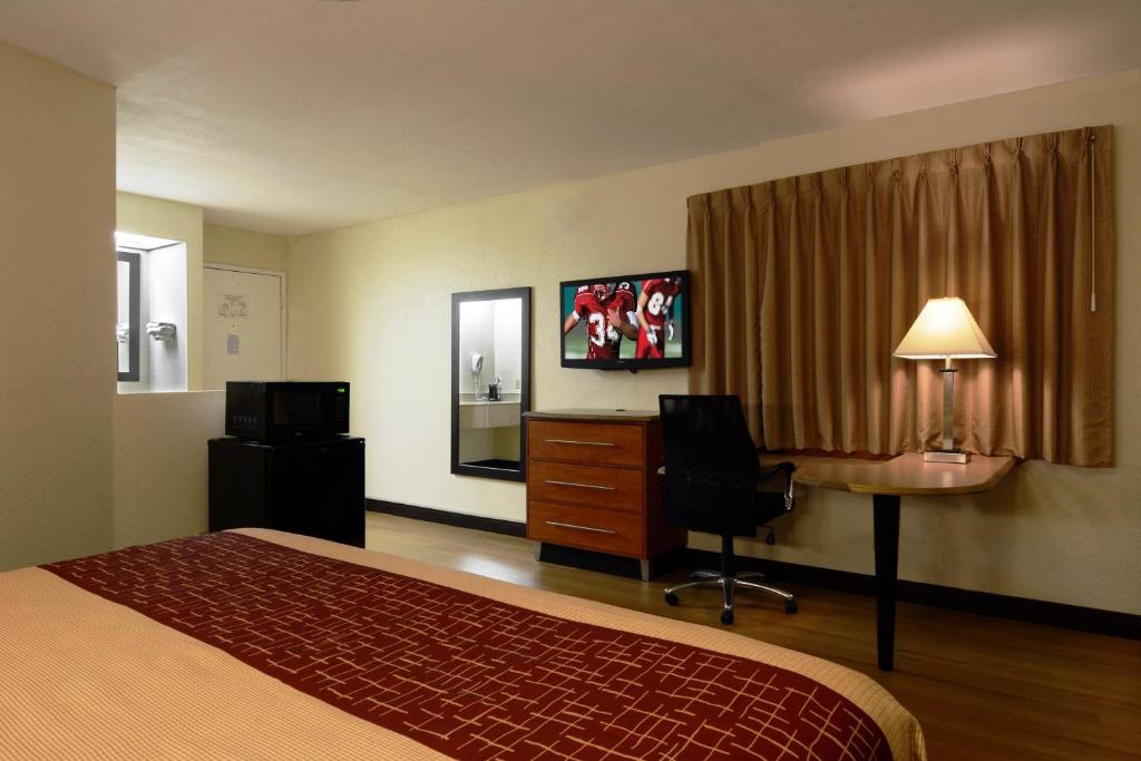 Red Roof Inn San Dimas - Fairplex - image 3