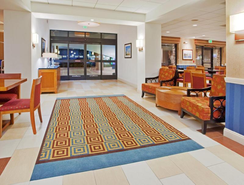 Holiday Inn Express Hotel & Suites Santa Cruz - image 2