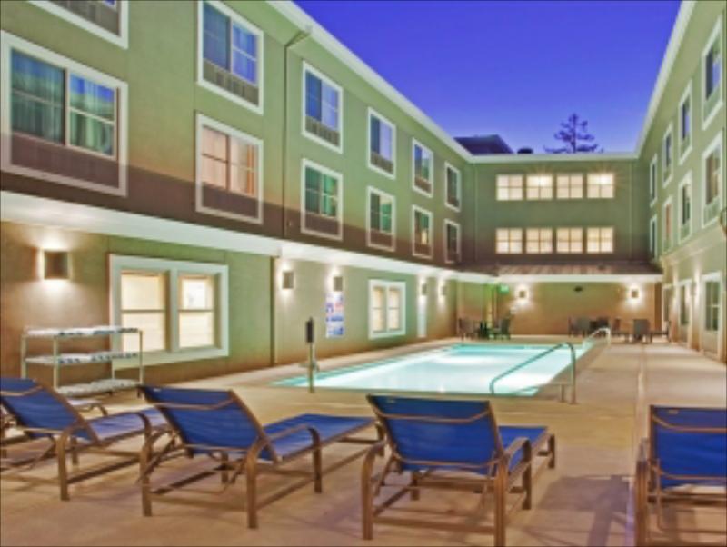 Holiday Inn Express Hotel & Suites Santa Cruz - image 5