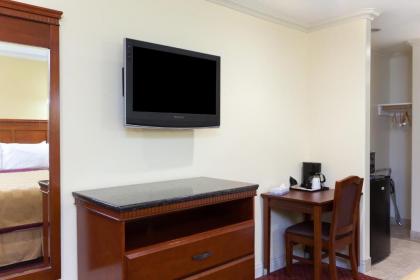 Travelodge by Wyndham Brea - image 4