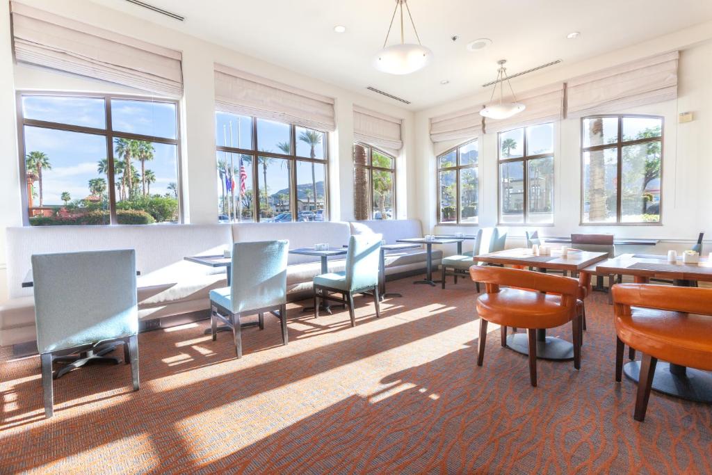 Hilton Garden Inn Palm Springs/Rancho Mirage - image 4