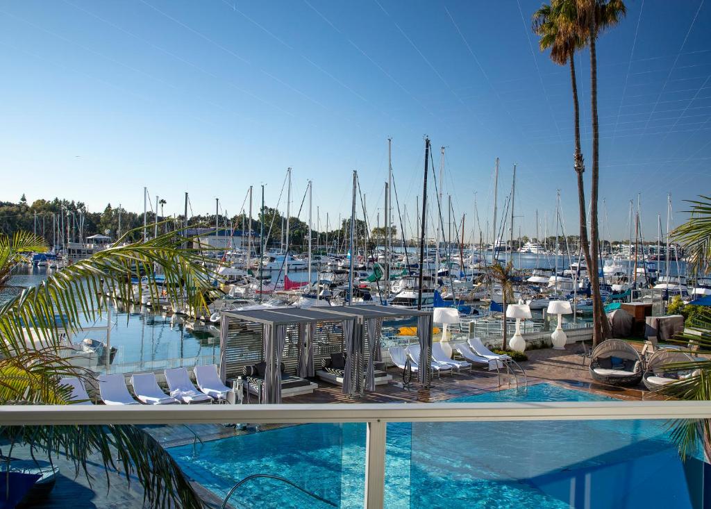 Marina del Rey Hotel - image 2