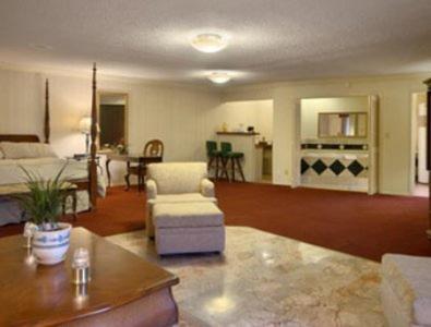 Merced Inn & Suites - image 4