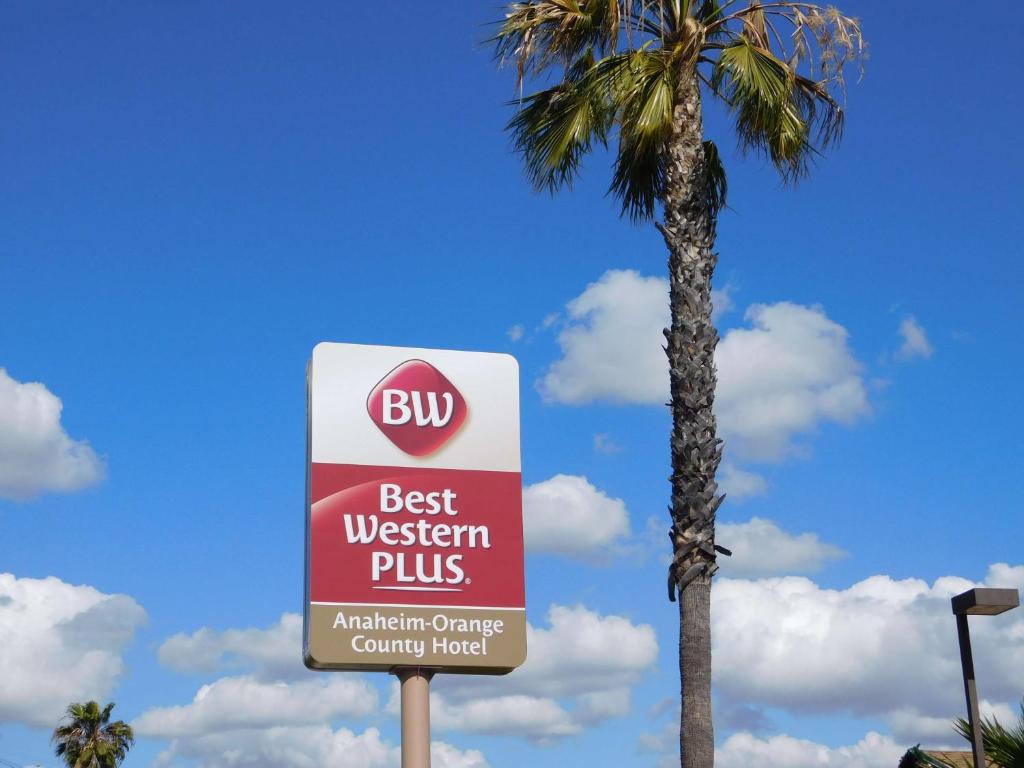 Best Western Plus - Anaheim Orange County Hotel - image 2