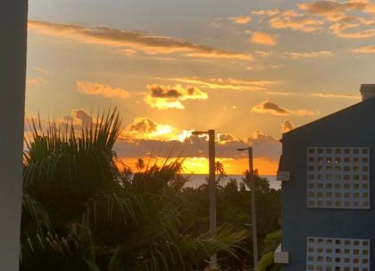 Stunning Sunset View Walking distance to private beach - image 6