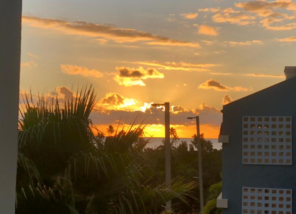 Stunning Sunset View Walking distance to private beach - image 6