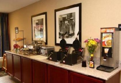 Hampton Inn Cadillac - image 10