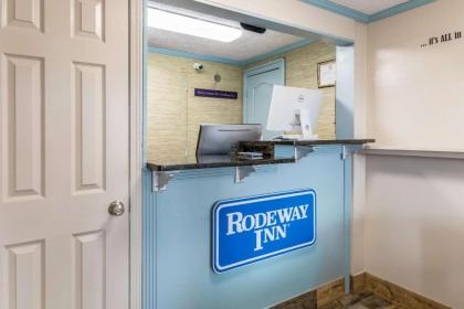 Rodeway Inn - image 11