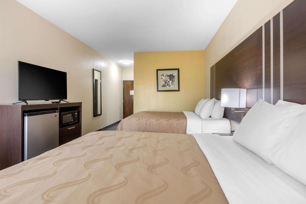 Quality Inn - image 5