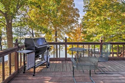 Captivating Cadiz Hideaway with Deck on Lake Barkley - image 15