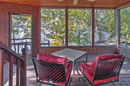 Captivating Cadiz Hideaway with Deck on Lake Barkley - image 4