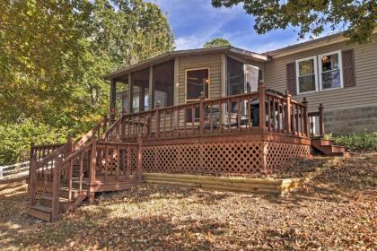 Captivating Cadiz Hideaway with Deck on Lake Barkley - image 6