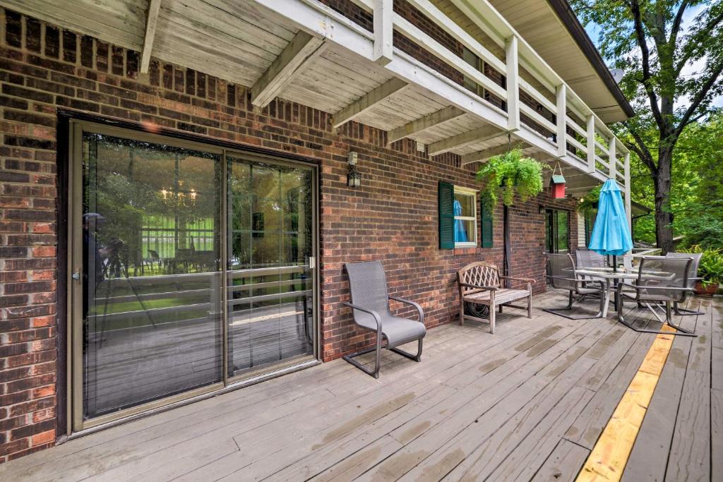 Waterfront Lake Barkley Home with Deck and Fire Pit! - image 2