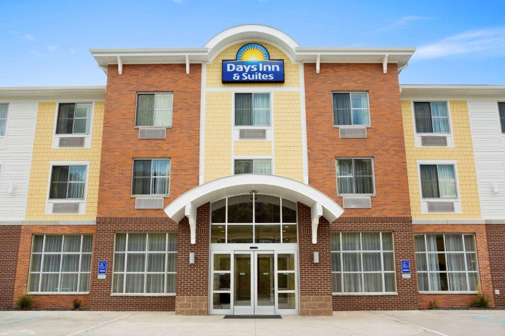 Days Inn & Suites by Wyndham Caldwell - main image