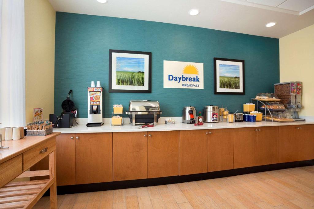 Days Inn & Suites by Wyndham Caldwell - image 3