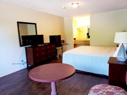 Motel 103 - image 13