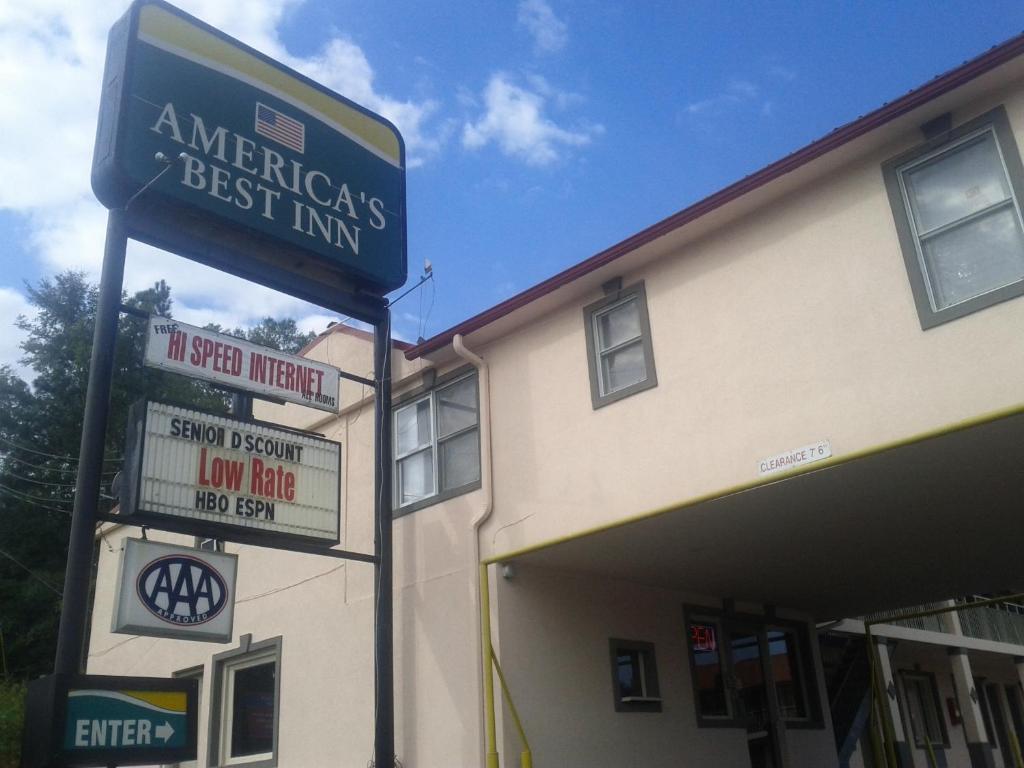 Americas Best Inn - Calhoun - image 2