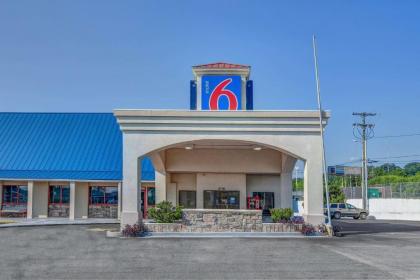 Motel 6-Calhoun GA - image 1