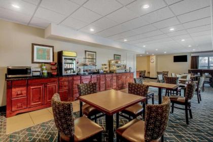 La Quinta Inn & Suites by Wyndham Lexington Park - image 9