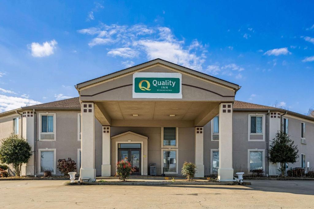 Quality Inn Calvert City - Paducah East - image 2