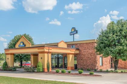 Days Inn by Wyndham Calvert City - image 15