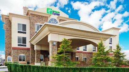 Holiday Inn Express Hotel  Suites East End an IHG Hotel Calverton