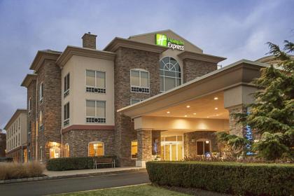 Holiday Inn Express Hotel & Suites East End an IHG Hotel - image 2