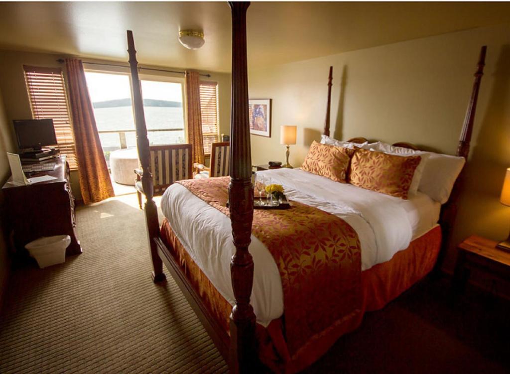 Camano Island Inn - image 3