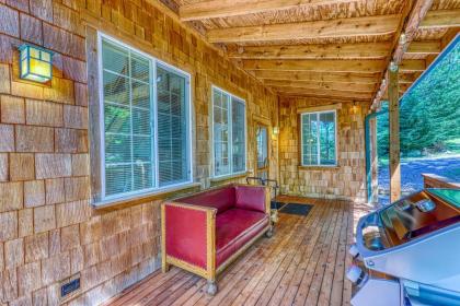 Camano Writer's Cottage - image 8