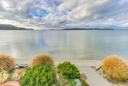 Camano Island Waterfront Modern Splendor - image 2