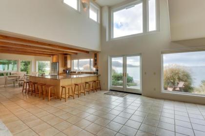 Camano Island Waterfront Modern Splendor - image 5