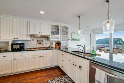 Madrona Beach House - image 13