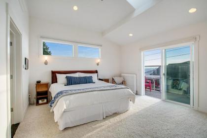 Madrona Beach House - image 15