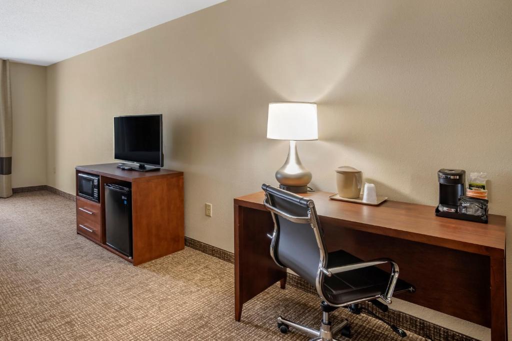 Comfort Inn & Suites Cambridge - image 2