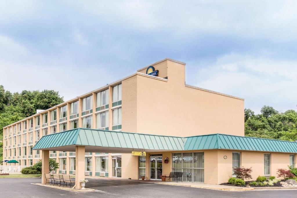 Days Inn by Wyndham Cambridge - main image