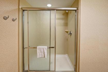 Hampton Inn Cambridge - image 12