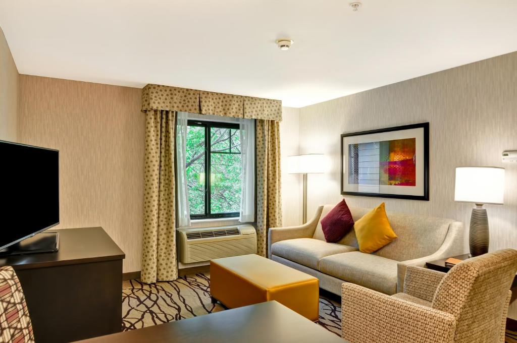 Homewood Suites by Hilton Cambridge-Arlington - image 2