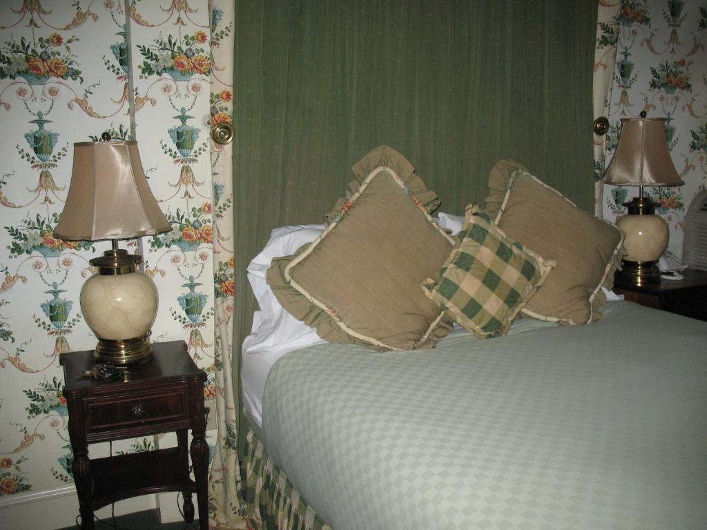 A Cambridge House Inn - image 3