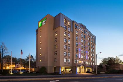 Holiday Inn Express & Suites Boston - Cambridge an IHG Hotel - image 1