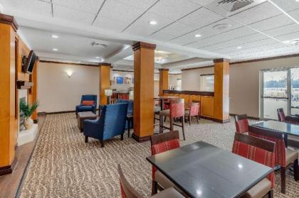 Comfort Inn & Suites - image 14