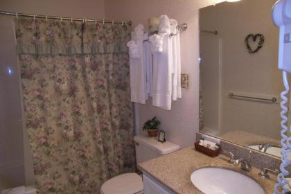 Cedar Crest Inn - image 16