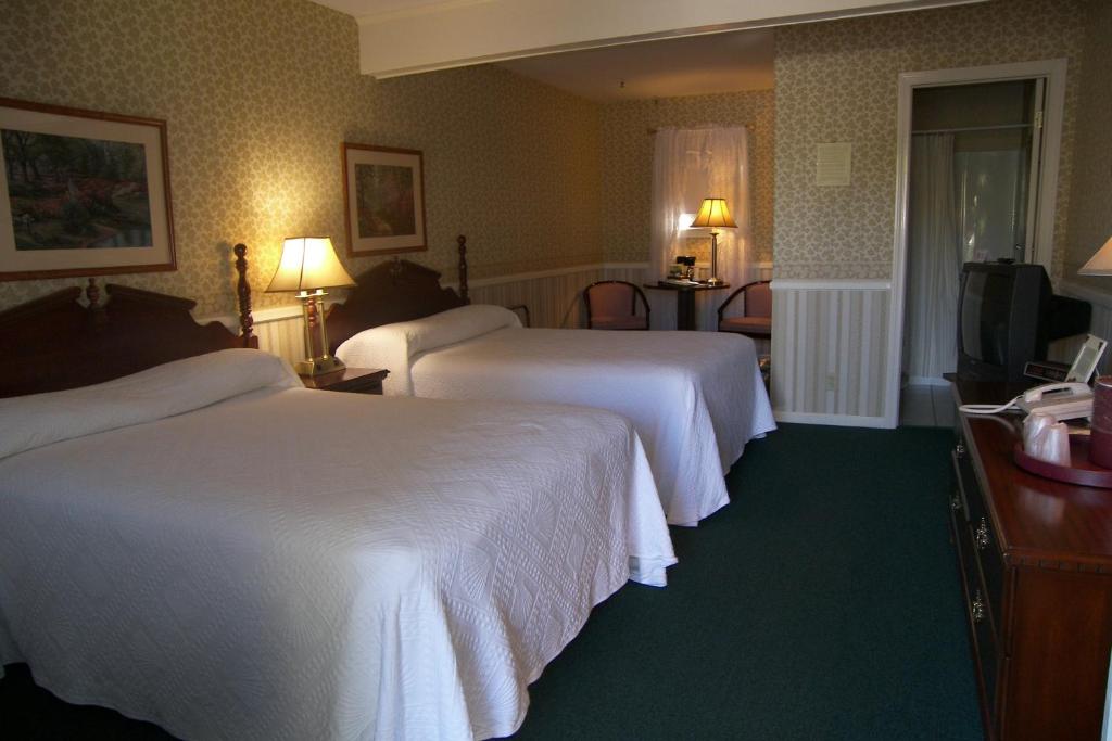 Cedar Crest Inn - image 5