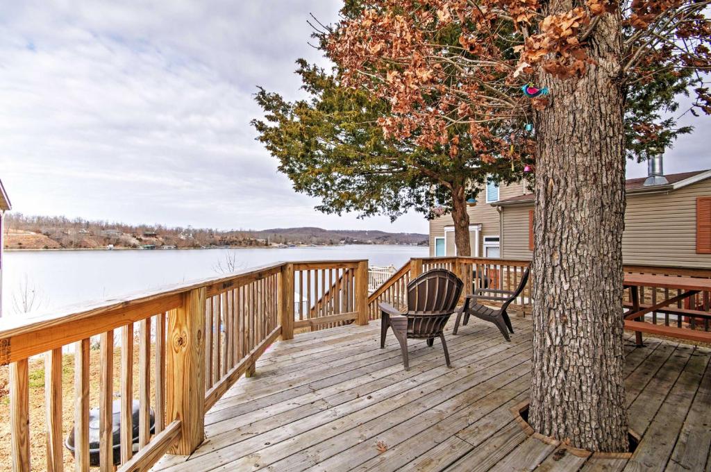 Cozy Camdenton Cottage with Deck and Boat Dock Access! - main image