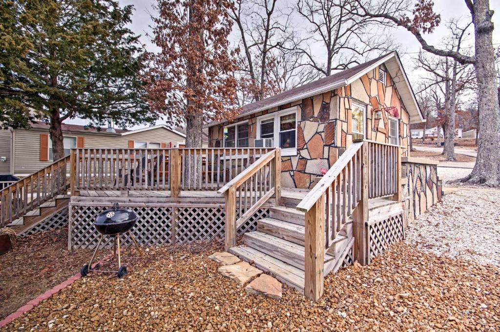 Cozy Camdenton Cottage with Deck and Boat Dock Access! - image 3