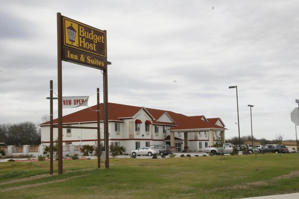 Budget Host Inn and Suites Cameron - main image