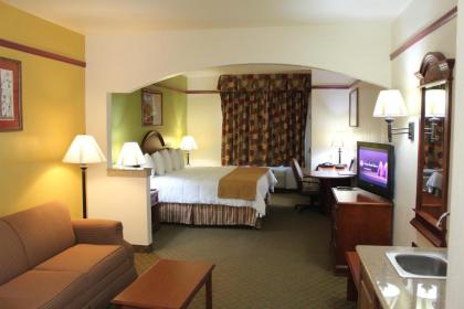 Budget Host Inn and Suites Cameron - image 4