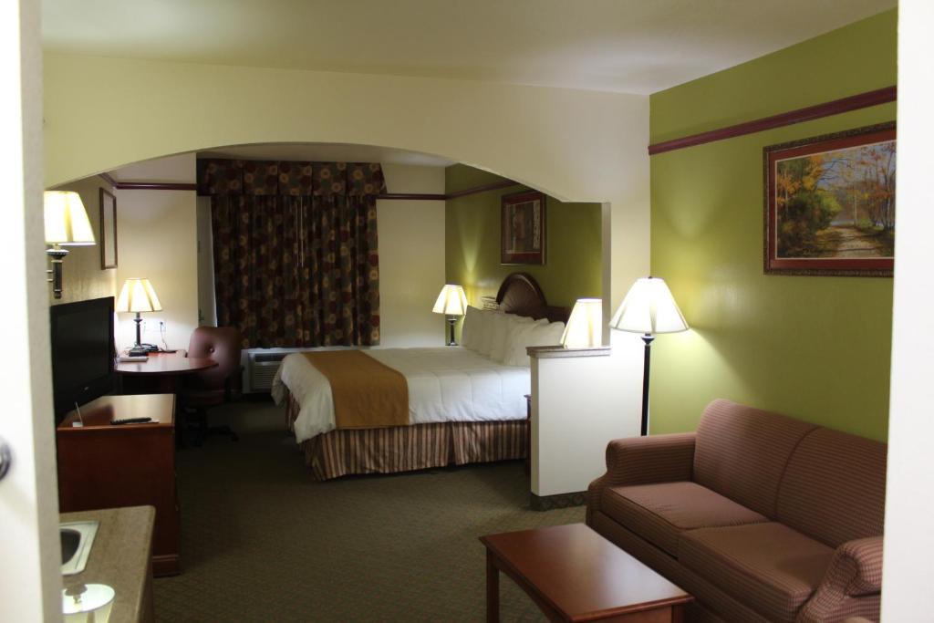 Budget Host Inn and Suites Cameron - image 5