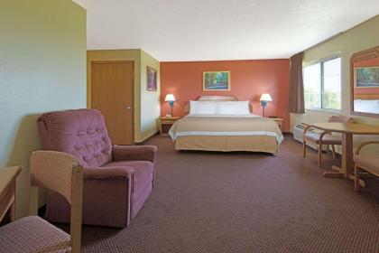 Days Inn by Wyndham Cameron - image 2